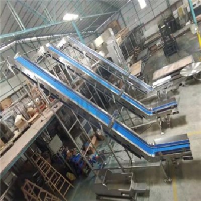 High angle belt conveyor