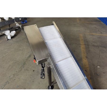 Single bend finished product conveyor