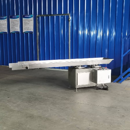 Quick retreat horizontal conveyor