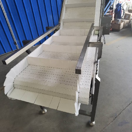 Chain plate finished product conveyor