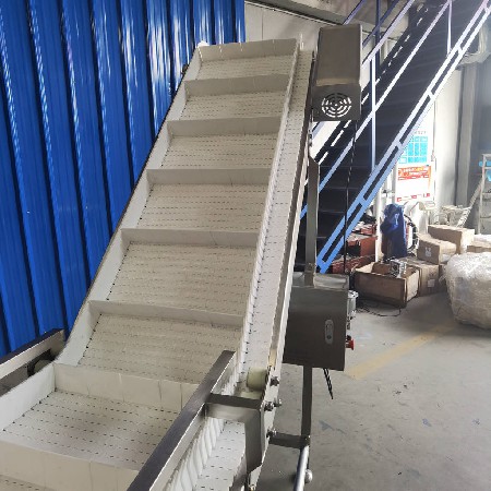 Chain plate finished product conveyor