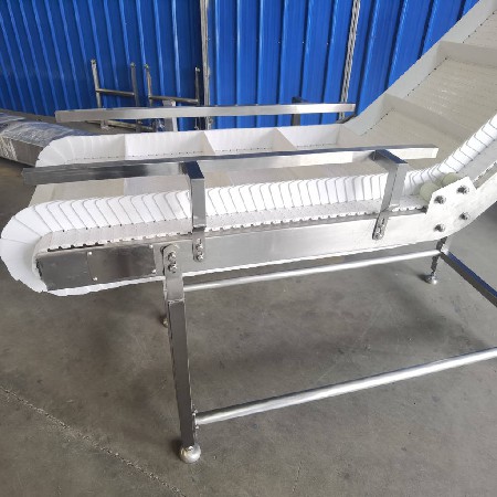 Chain plate finished product conveyor