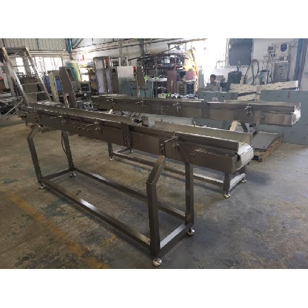 Bottle conveyor line 3